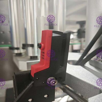 Machine à étiquettes 50BPM d'autocollant adhésif principal simple pour la bouteille ronde