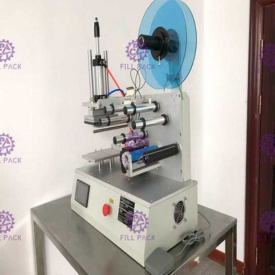 La machine à étiquettes 2000BPH de bouteille plate de place cogne l'autocollant adhésif semi automatique