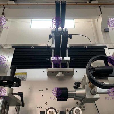 Machine à étiquettes automatique pour la bouteille de l'ANIMAL FAMILIER 2L et la capsule