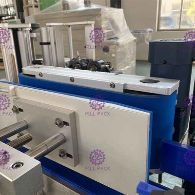 machine à étiquettes de l'adhésif 1800bph latéral simple pour la petite bouteille ronde