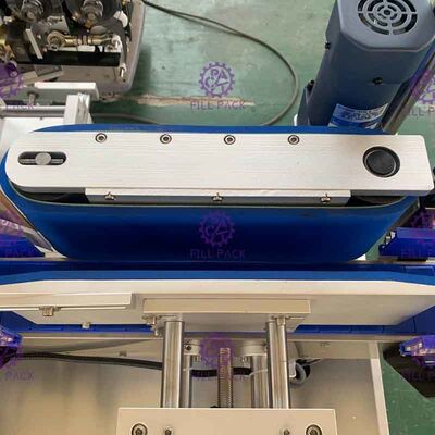 machine à étiquettes de l'adhésif 1800bph latéral simple pour la petite bouteille ronde