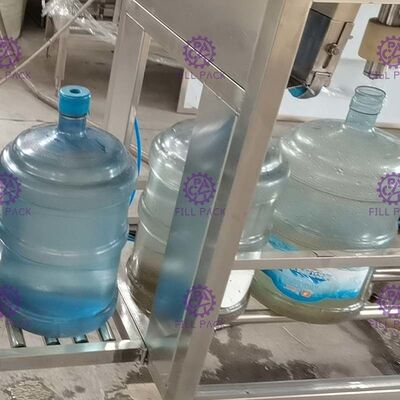 Opération facile ligne 120 BPH de la machine de remplissage de l'eau de 5 gallons 1 grande capacité