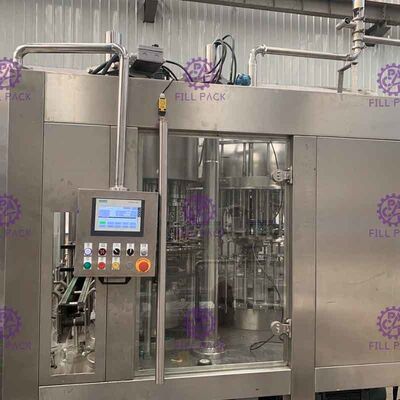 DCGF40-40-12 a carbonaté la machine de remplissage de boissons pour les bouteilles en plastique d'ANIMAL FAMILIER de couvercle à visser
