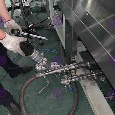 Vissez le type de alimentation contrôle de PLC de machine de remplissage de kola/boîte de soude/de machine de mise en conserve