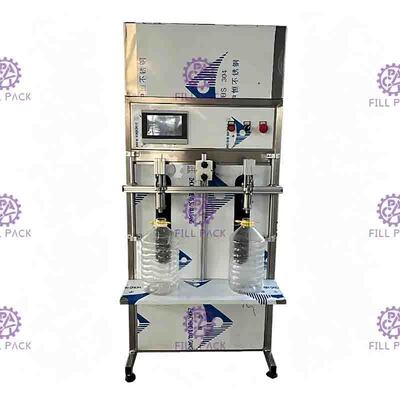 Le plastique semi automatique de Juice Filling Machine Linear Liquid met l'eau en bouteille minérale