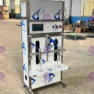 Le plastique semi automatique de Juice Filling Machine Linear Liquid met l'eau en bouteille minérale
