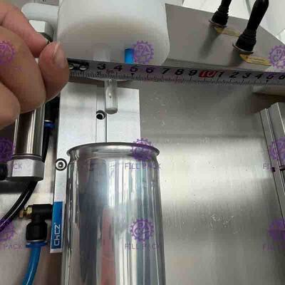 2 têtes peuvent remplir l'équipement de machine carbonaté semi automatique 330ML 90mm