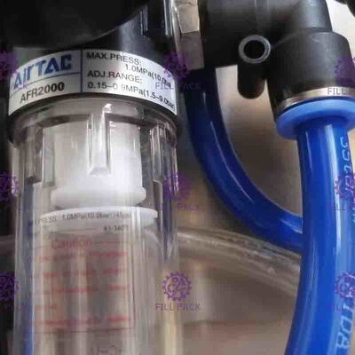 Ligne de têtes en plastique semi automatique de la bouteille en verre 2 de machine de remplissage de bière remplisseur de dispositif