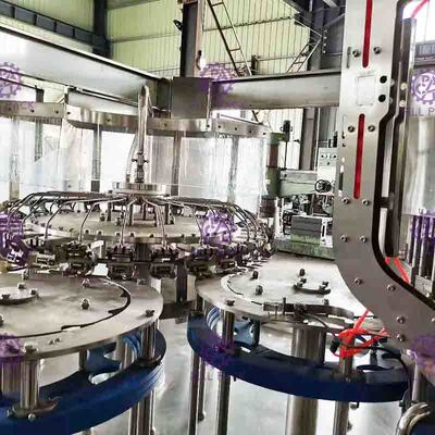 Type de capsulage pneumatique machine de remplissage d'eau en bouteille avec la machine à étiquettes adhésive