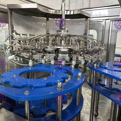 machine d'embouteillage de l'eau 10000BPH en plastique non-gazéifiée avec la tête de nettoyage de CIP