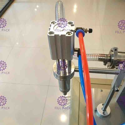 Opération facile à grande vitesse Semi-automatique liquide principale simple de machine de remplissage