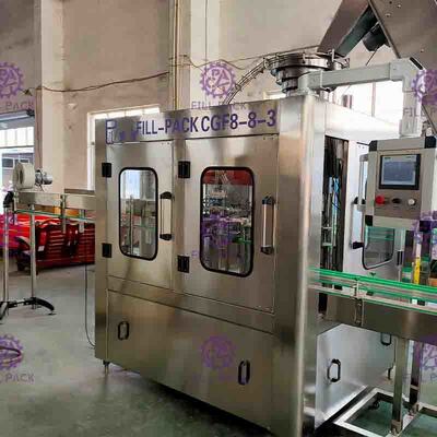 Bouteille en plastique 3 de petit ANIMAL FAMILIER de Full Auto 3000BPH dans 1 machine d'embouteillage remplissante de l'eau pour l'eau potable minérale pure
