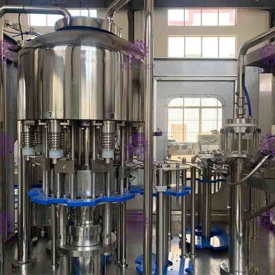 Machine à étiquettes de capsulage remplissante minérale d'ANIMAL FAMILIER de 3000BPH 2L pour non la boisson de soude
