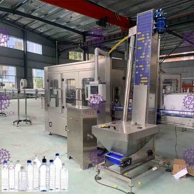 3 dans 1 rinçage en plastique de capsulage remplissant de bouteille de la machine 10000BPH de l'eau minérale de Monoblock