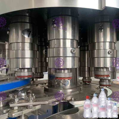 3 dans 1 rinçage en plastique de capsulage remplissant de bouteille de la machine 10000BPH de l'eau minérale de Monoblock