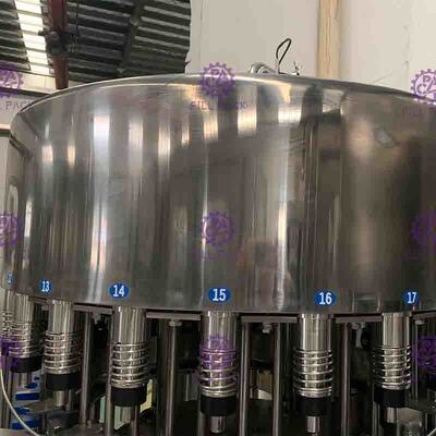 Le PLC commandent la chaîne de production de l'eau, machine de remplissage en plastique de Monoblock de la bouteille 15000BPH
