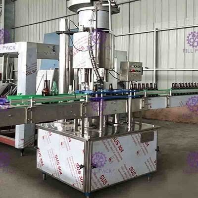 Fruit Juice Beverage Hot Filling Machine de 1500BPH 0-2L pour la traction Ring Cap de bouteille en verre