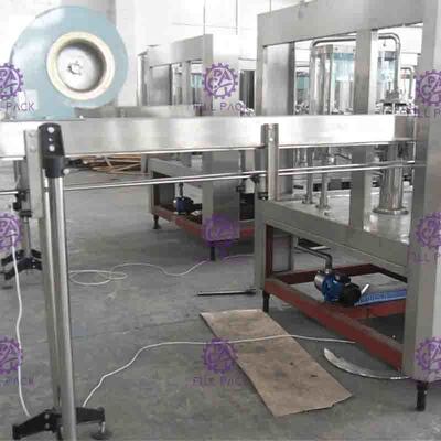 Machine de remplissage liquide de Monoblock, 5 dans 1 remplisseur en plastique de jus de pulpe de bouteille