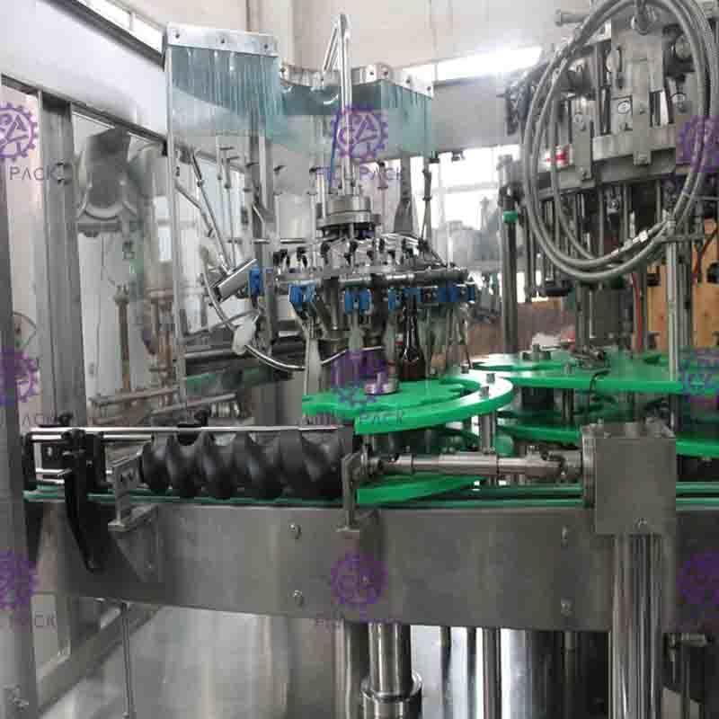 3 dans 1 machine remplissante de lavage de cachetage de bière de bouteille en verre, ligne remplissante de bière de bouteille
