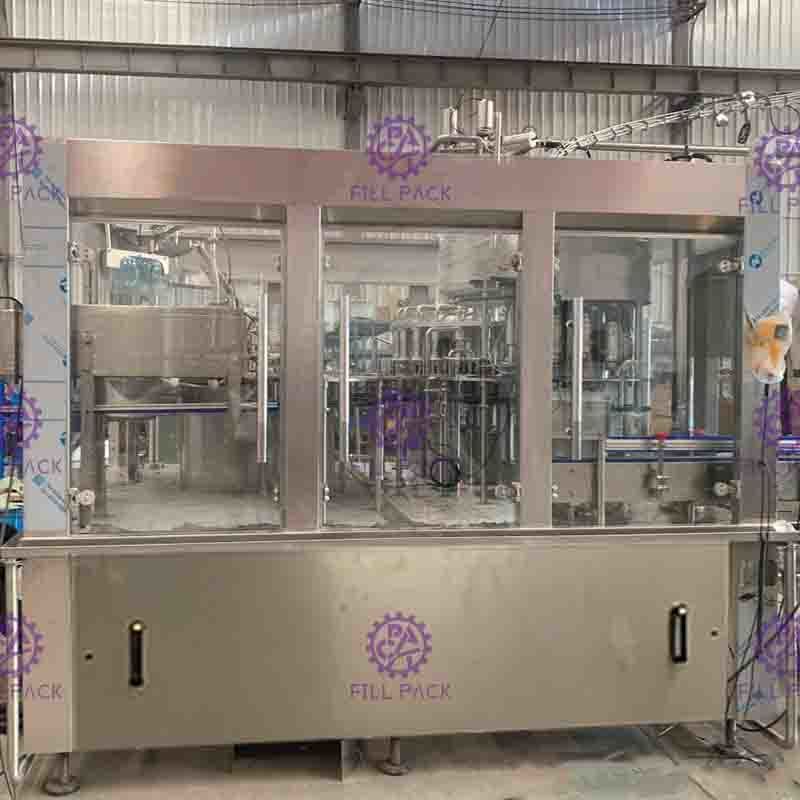 DCGF40-40-12 a carbonaté la machine de remplissage de boissons pour les bouteilles en plastique d'ANIMAL FAMILIER de couvercle à visser