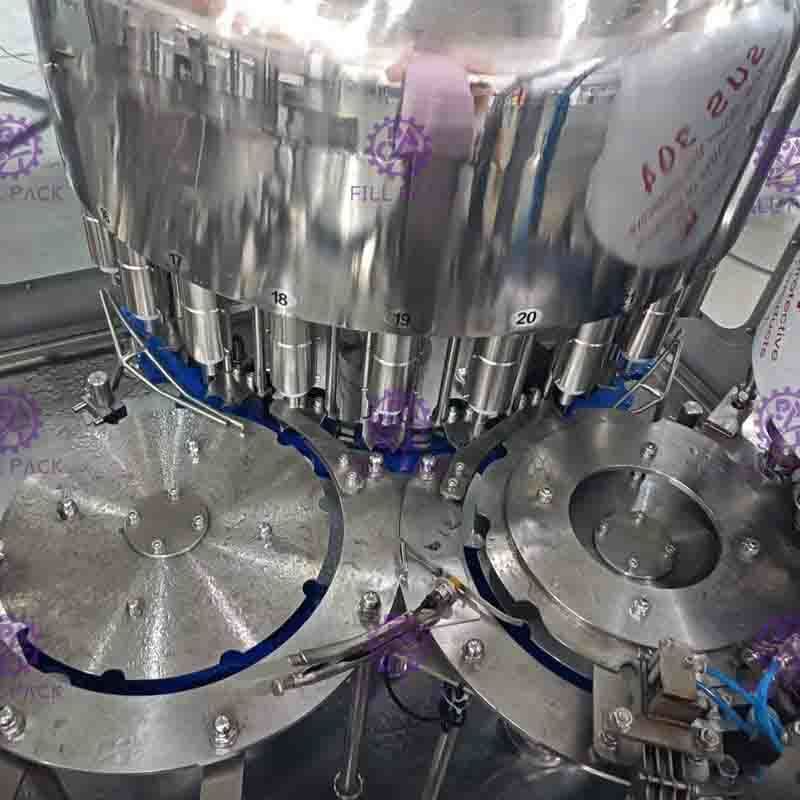 Bouteilles de la machine de remplissage de l'eau minérale de Full Auto 8000 par vitesse d'heure